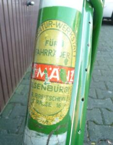 Abziehbild des Händlers auf dem Sattelrohr.