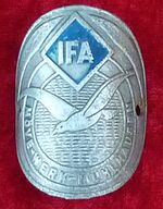 Zeitraum: ? Material: Aluminiumblech, geprägt Nietabstand: Bemerkungen: mit großem IFA-Logo, blau