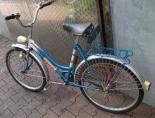Das genaue Baujahr dieses Jugendrads ist unbekannt, doch die Ausstattung deutet auf den Zeitraum um 1980 hin. Zu dieser Zeit war das Modell 355 auf Wunsch auch mit dem abgebildeten Hochlenker lieferbar (dann als Modell 355 L bezeichnet).