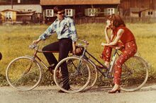 Mifa Modell 251 (1969) 1969 wurden die Mifa-Sporträder erstmals in einem Prospekt erwähnt. Ungewöhnlich ist die Farbgebung der gezeigten Fahrräder, auch die verchromten Gepäckträger waren bei den in Sangerhausen produzierten Sporträdern nicht mehr üblich.