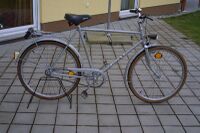 Eher selten zu finden ist die hier gezeigte vollständig silbergrau lackierte Variante.