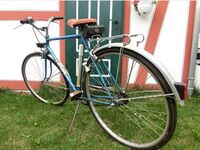 ================================] Mit der hier gezeigten metallik-blauen Lackierung wurde das Mifa-Sportrad sehr häufig ausgeliefert.