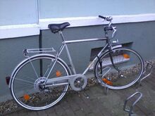 Mifa Modell 214 (1990) Dieses Fahrrad aus dem I. Quartal 1990 fällt vor allem aufgrund des neuen Rahmendekors sowie der überarbeiteten Schutzbleche auf.