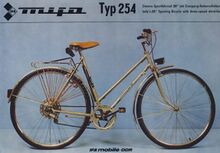 Mifa Modell 254 (1983) Mit dem Modell 254 von Mifa wurde nach längerer Zeit wieder ein Sportrad mit serienmäßiger Kettenschaltung angeboten. In einem Prospektblatt von 1983 wird diese Ausführung erstmals erwähnt.