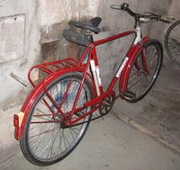 Gepäckträger und Kettenschutz waren zu dieser Zeit fast immer in Rahmenfarbe lackiert.