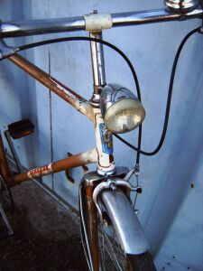 Fraglich ist, weshalb die bei Mifa produzierten Sporträder anfangs noch mit Diamant-Dekor versehen wurden.