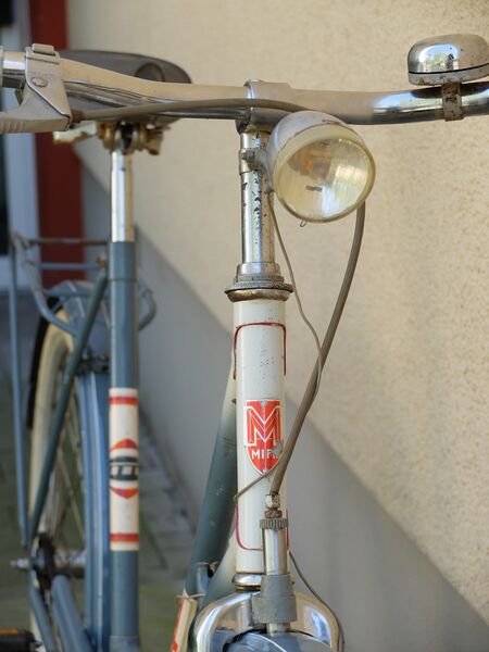 Datei:Mifa 154 von 1971 blaugrau Bild3.JPG