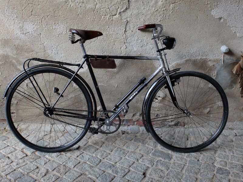 Datei:Mifa 28er Sportrad Herren von 1953 schwarz Bild 1.JPG