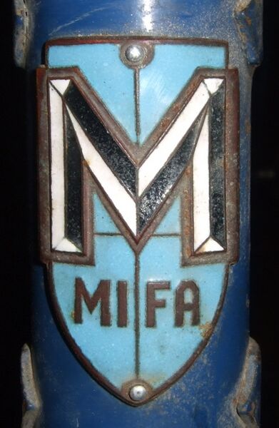 Datei:Mifa Emblem 1956 emailliert.jpg