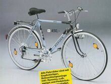 Modell "Exkurs", Abbildung im Genex-Katalog von 1990. Hier (wie auch bei den vorher gezeigten Fahrrädern) mit zwei Streben je Schutzblech, noch im Laufe des Jahres 1990 erfolgte die Umstellung auf eine Strebe je Schutzblech.