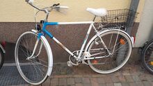 Auch dieses in der zweiten Jahreshälfte 1990 gebaute Sportrad scheint weitgehend original erhalten. Im Unterschied zum vorher gezeigten besitzt es eine Nabenschaltung.