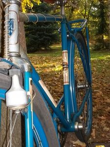 ====================================] Diese Abbildung zeigt noch einmal das Rahmendekor, das in dieser Form von 1966 bis 1971 verwendet wurde.