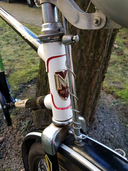 Datei:Mifa Modell 101 um 1965 schwarz Bild2.jpg