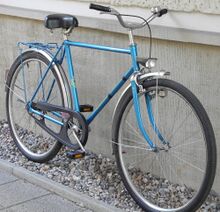 Der Kettenschutz aus Gummi wurde an Mifa Tourensporträdern offenbar nur 1985 verwendet. Er neigt dazu, sich zu verformen.