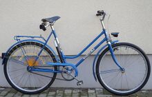 Mifa Modell 157 (1980) Dieses Fahrrad ist in der einfachen Ausstattungsvariante mit lackierten Stahlfelgen gehalten.