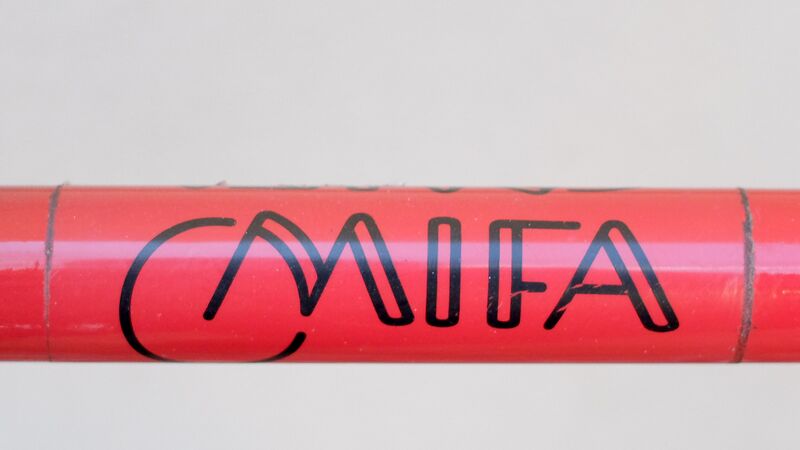 Datei:Mifa Modell 208 Exkurs Oberrohr Dekor.JPG