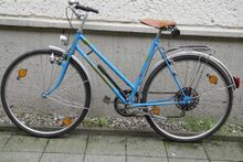 Der Echtledersattel wirkt an diesem im 1980er-Jahre-Look getrimmten Fahrrad etwas aus der Zeit gefallen.
