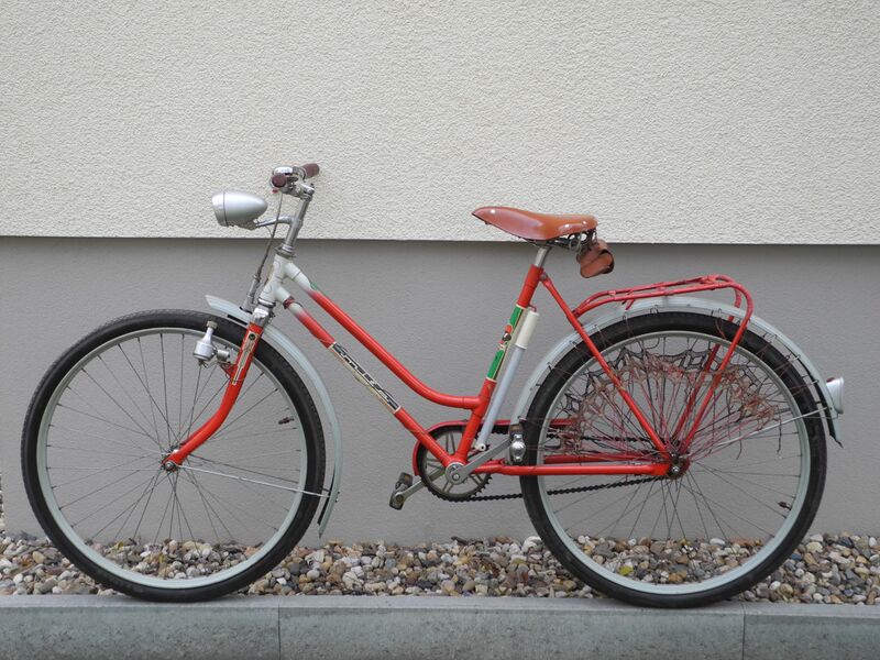 Datei:Mifa Modell 351 rot2.JPG