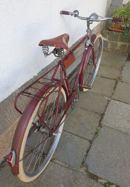 Datei:Mifa Modell ST 3 von 1958 weinrot Bild2.jpg