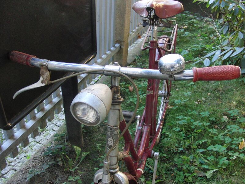 Datei:Modell 35 154 von 1959 rot4.JPG