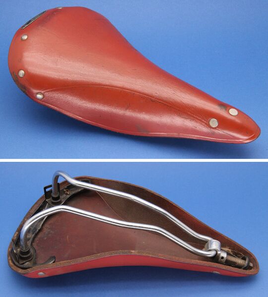 Datei:Moeve-Rennrad-Sattel-rotbraun-Mitte-50er-Jahre.jpg