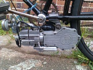 Motoransicht, linke Seite.