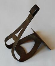 Pedalhaken Zeitraum: bis ca. 1956 Material: Federstahl (vernickelt oder verchromt) Bemerkungen: hergestellt von VEB Elektro-Apparate-Werke J.W. Stalin; sehr ähnlich dem Vorkriegsmodell 'Huschke' der Pallas-Werke