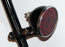 Zeitraum: um 1951 Verwendung: u. a. Möve-Tourenräder Material: Stahl, Glas Farben/Varianten: schwarz Bemerkungen: ohne Herstellerprägung