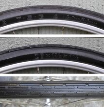 Zeitraum: ca. 1954 bis 1958 Größe: 26" × 1 3/8" × 1 1/2" Art: Drahtreifen Profil Nr. 4 Farbe: schwarz Verwendung:Mifa Modelle 9 b und 9 e Bemerkungen: hier in unbenutztem Zustand. Maße 35-584 nach ETRTO, also etwas größerer Innendurchmesser als herkömmliche 26"-Reifen.