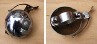 Rennradklingel von M Ruhla; Verwendung: 50er Jahre; hochglanzpolierte und angenietete Glocke; Material: Stahl (verchromt), Gestell ohne Prägung