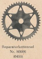 Reparaturkettenblatt Zeitraum: bis 1964 Verwendung: Zubehör-/Ersatzteil Material: Stahl Befestigung: unspezifisch (individuell anpassbar) Größe: 46 Zähne Zahnbreite: 1/8" Bemerkungen: für Vorkriegsmodelle mit individuellen/speziellen Getrieben; Befestigung durch Schweißen, Nieten oder Schrauben