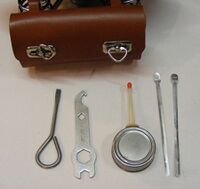 Ölkännchen als Teil des Bordwerkzeugs