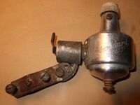 Dynamo Typ 8007.3 Zeitraum: 1960/61 Verwendung: Material: Aluminium, Stahl (verzinkt) Unterteil: Aluminium Bemerkungen: Modell "Standard", baugleich mit Dynamo von AUFA