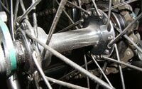 Starre Hinterradnabe, linkes Lager innenliegend, von 1955 bis 196?, verwendet an Sporträdern, Material: Stahl verchromt