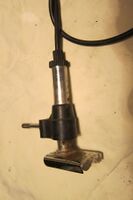 Stempelbremse mit Seilzug Zeitraum: ca. 1980 - 1990 Verwendung: Tourenräder, (Mifa), Tourensporträder (Diamant, Ifa Touring, Mifa), Klappräder Material: Stahl, Kunststoff Bemerkungen:Ober und Unterteil verschraubt, Oberteil und bowdenzugführung aus Plaste, schwarz