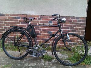 Simson-Fahrrad mit Steppke-Anbaumotor.
