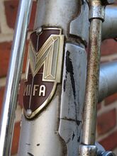 Steuerkopfmuffen an Tourenrädern in englischer Ausführung von Mifa (ca. 1957 bis 1958)