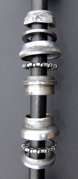 Datei:Steuersatz 1Zoll IFA Schönebeck.jpg