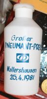 Labeflasche aus Kunststoff Zeitraum: 1981 Hersteller: Pneumant Bemerkungen: Sonderausführung anlässlich zweier Rennen: Großer Pneumant-Preis und VII. Internationale Thüringen Rundfahrt (Rückseite)