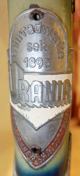 Datei:URANIA Steuerkopfschild 50er.jpg