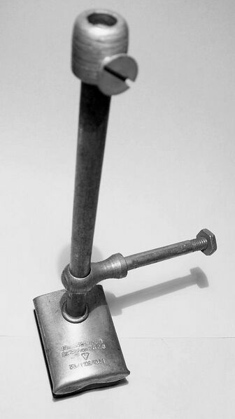 Datei:Unterteil Gestänge-Stempelbremse evtl Hugo Jülisch.jpg